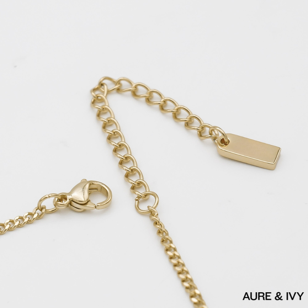 Selina Custom Name Necklace (Horizontal)