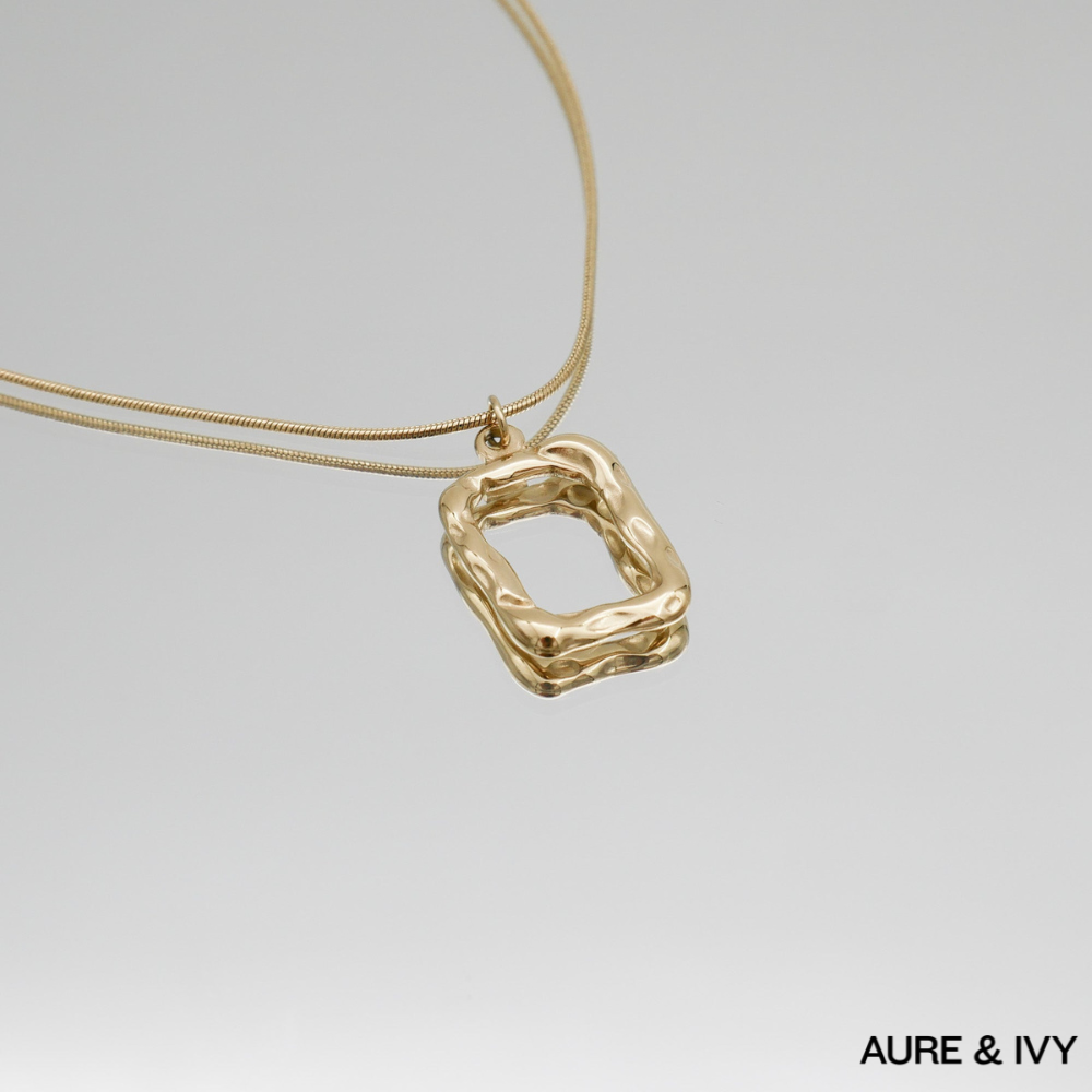 Elise Pendant Necklace