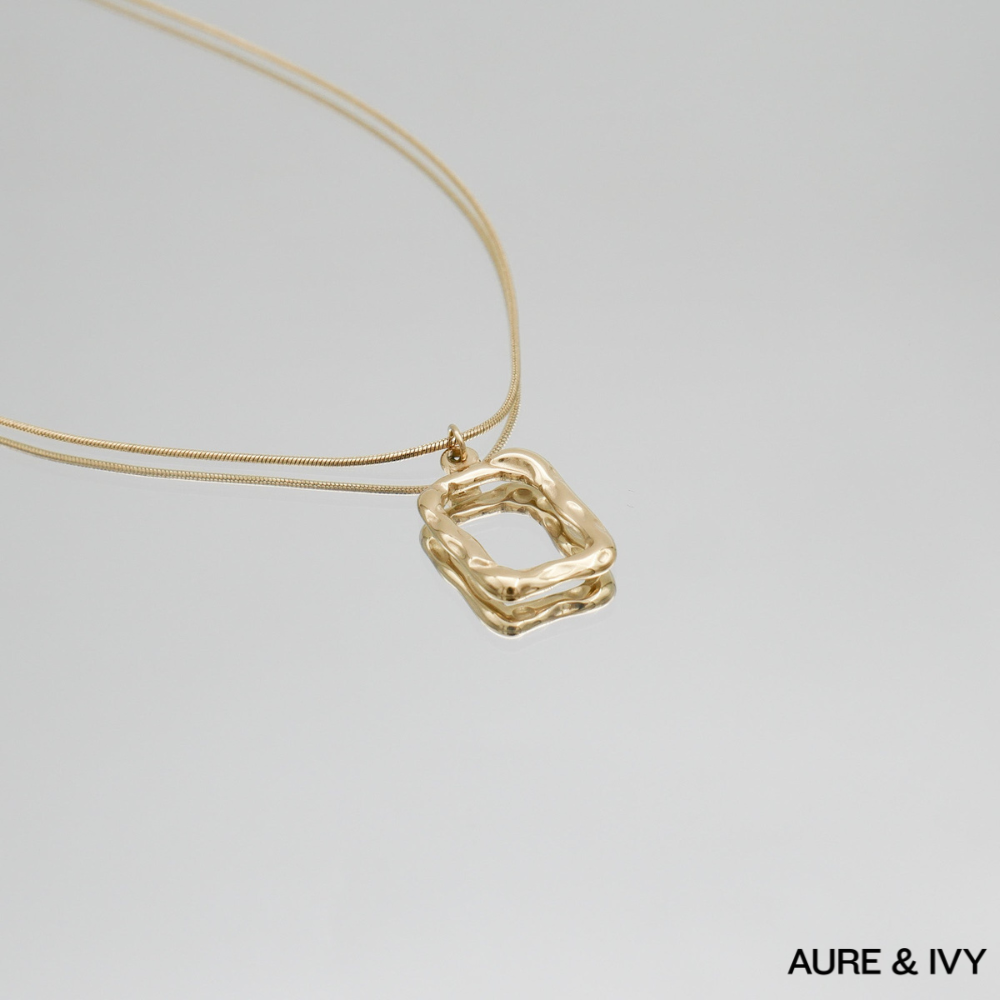 Elise Pendant Necklace