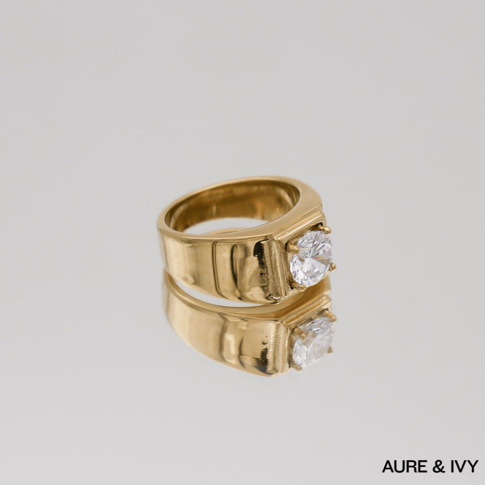 Zora Signet Ring