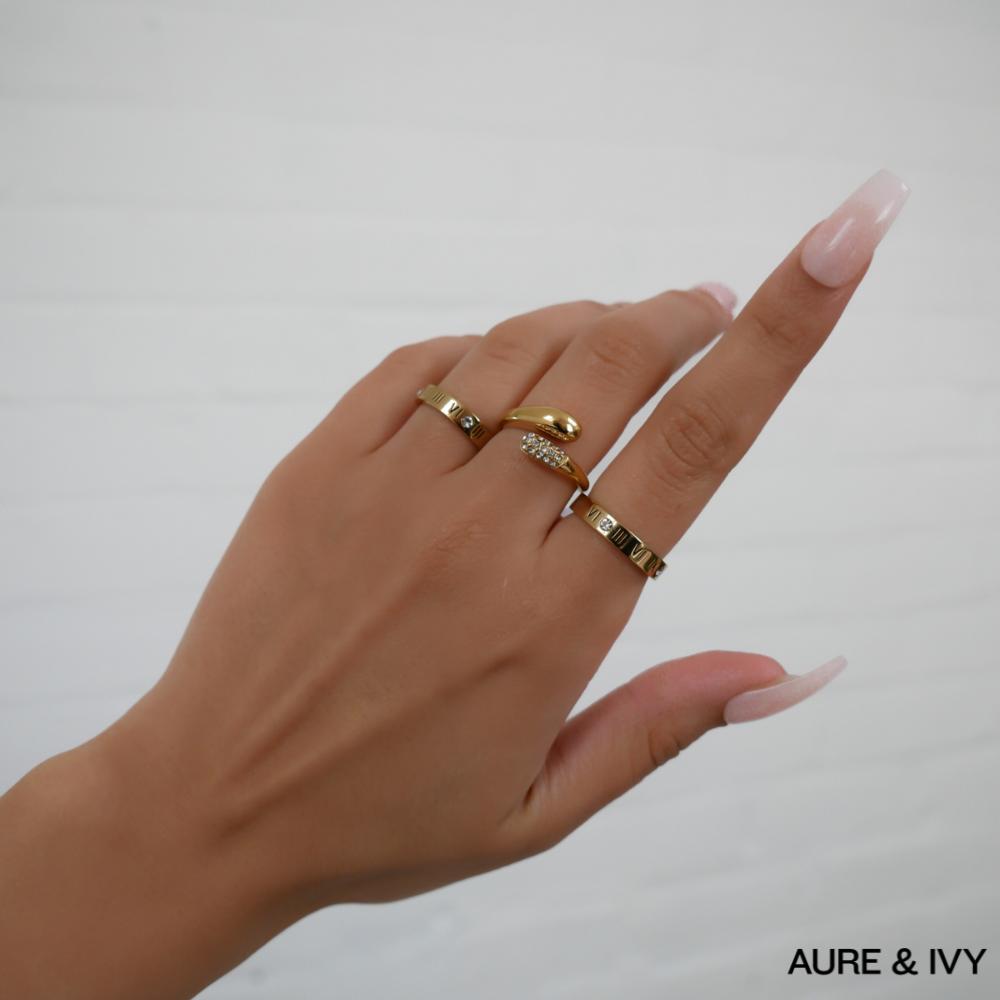 Ivara Shimmer Snake Ring