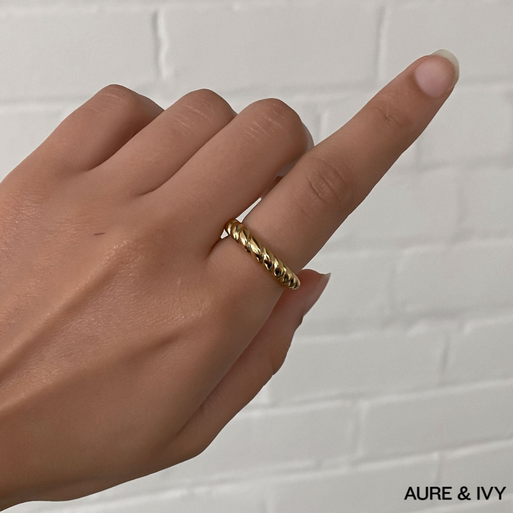 Vina Twist Ring