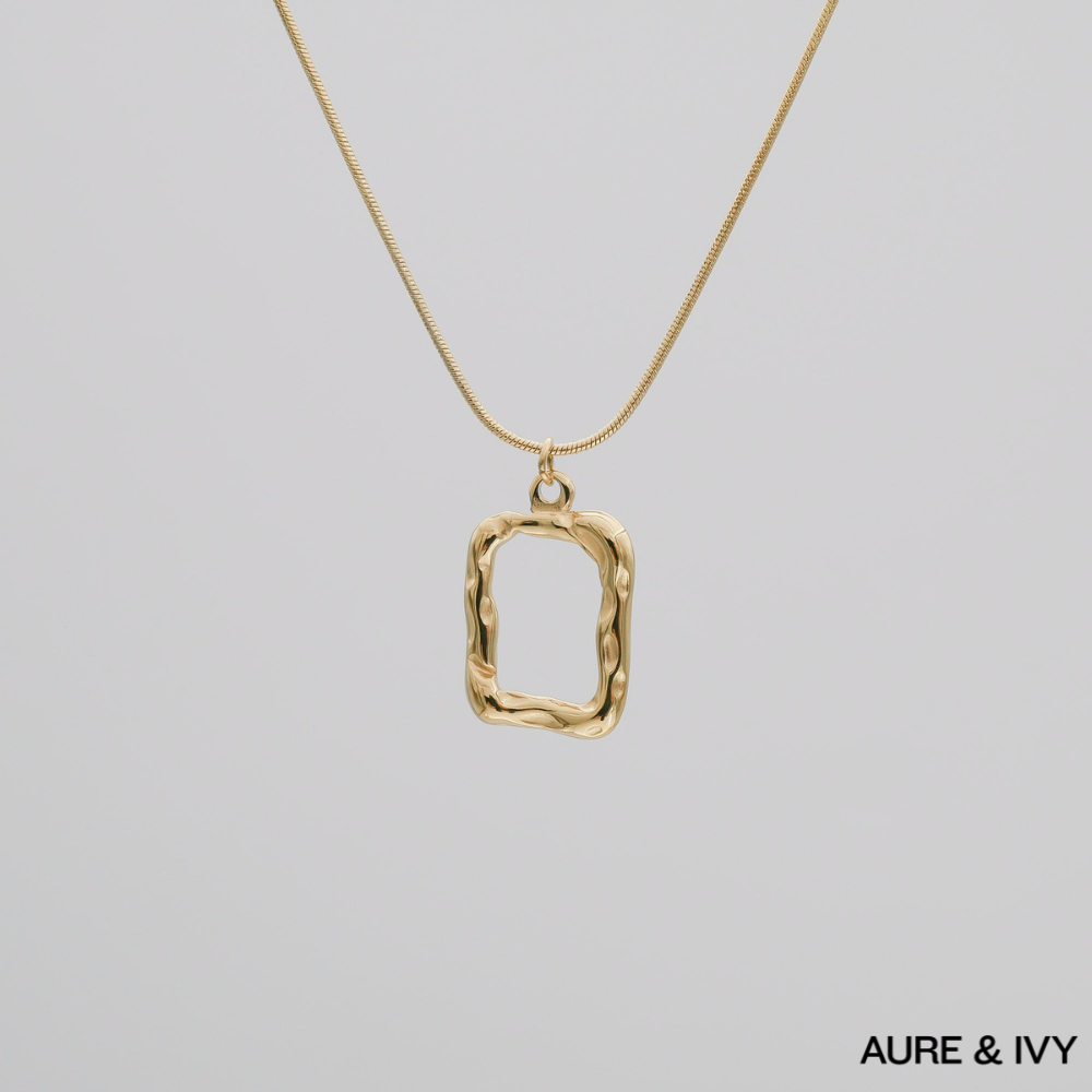 Elise Pendant Necklace