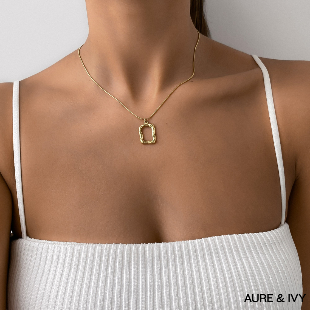 Elise Pendant Necklace