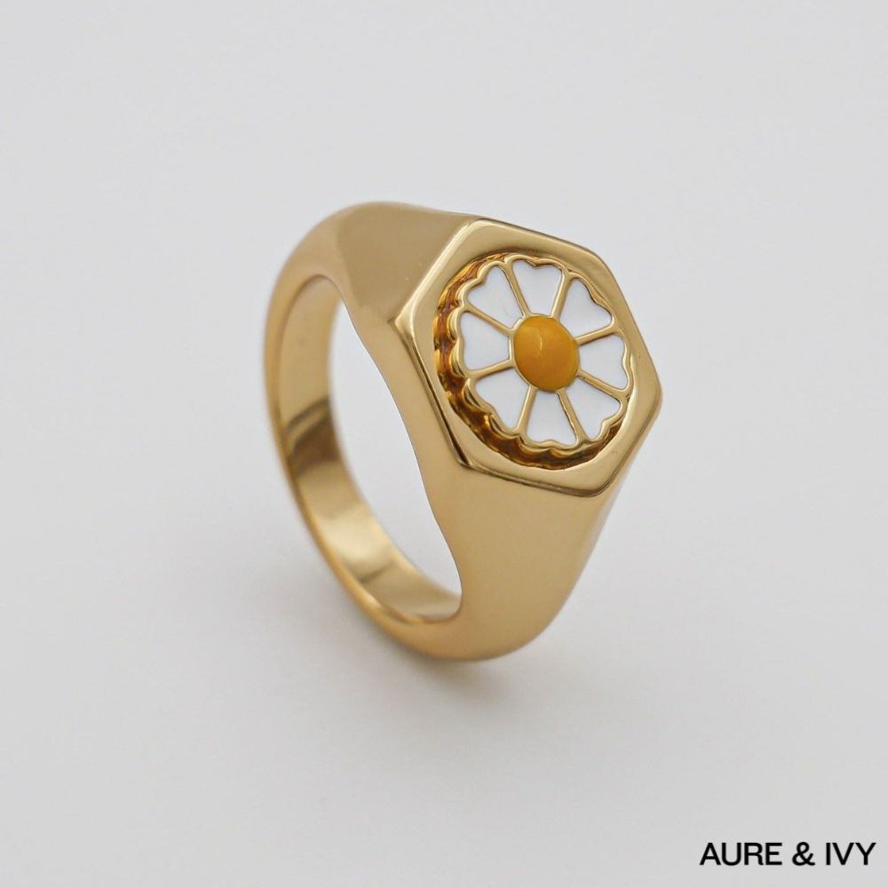Daisy Signet Ring