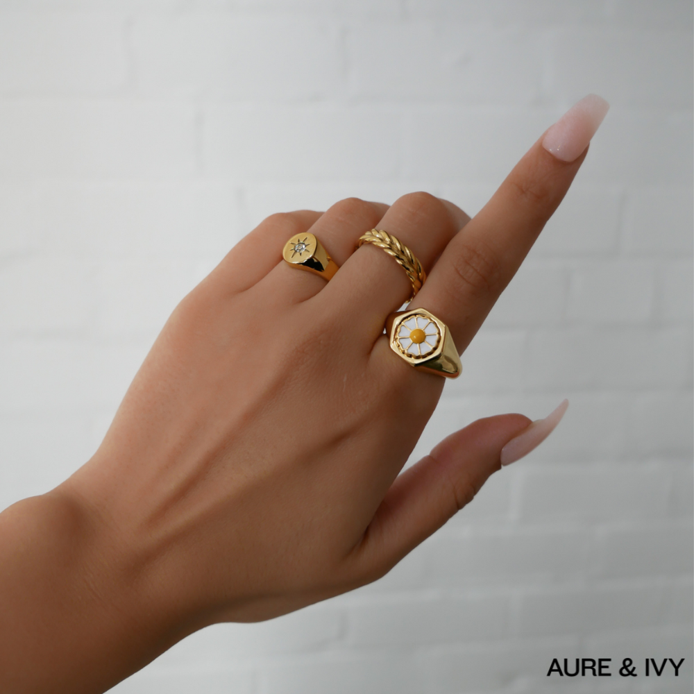 Daisy Signet Ring