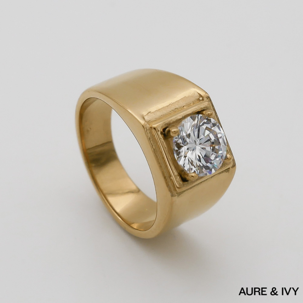 Zora Signet Ring