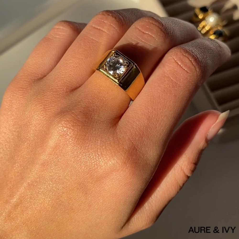 Zora Signet Ring
