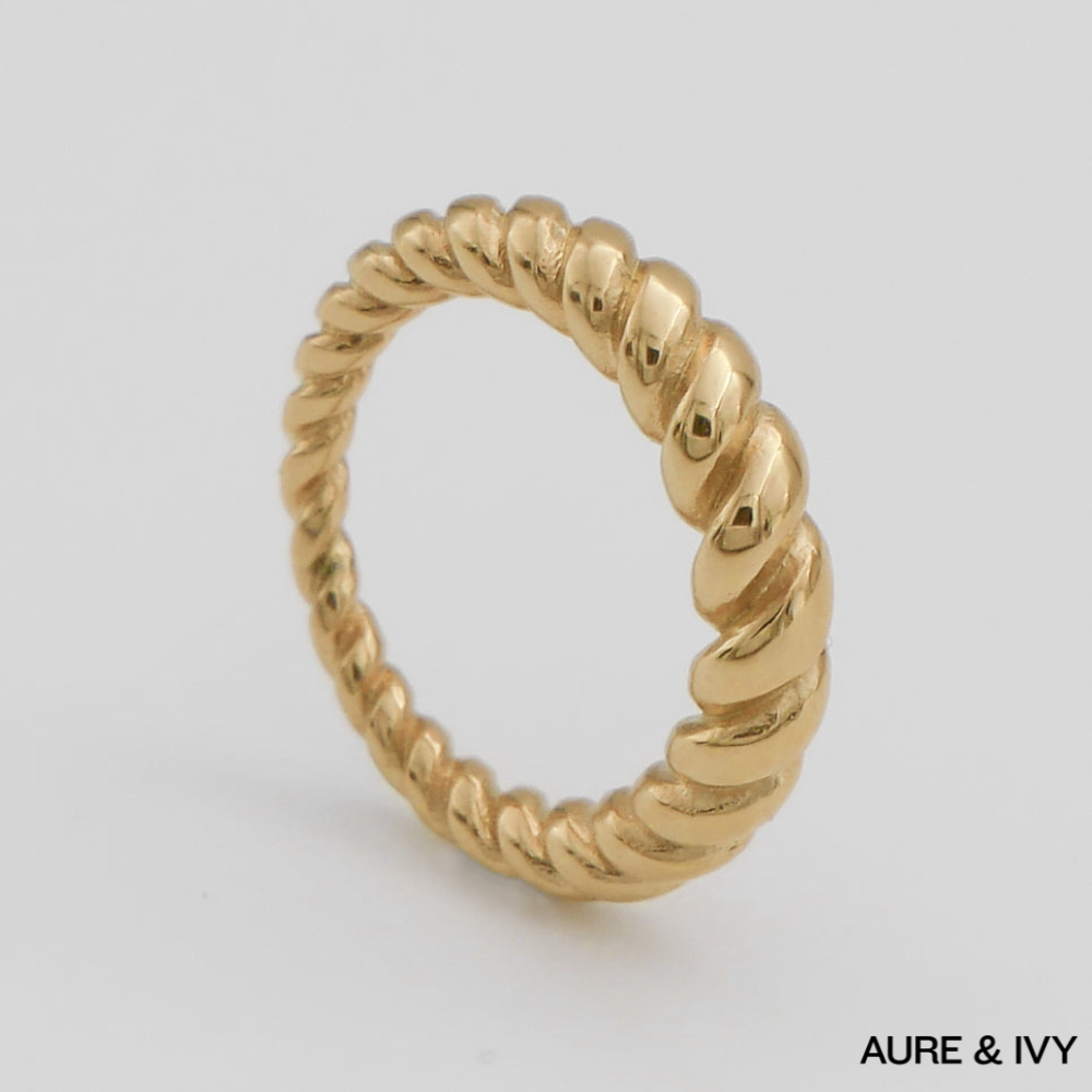 Vina Twist Ring